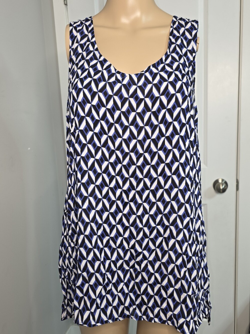 Bananna Republic Rayon Navy & white Sleeveless hi lo Hem Size S/P Spring 2018